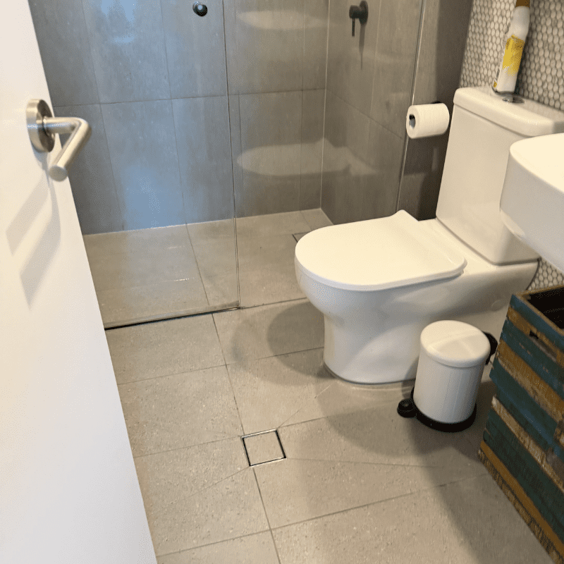 bathroom after cleaning